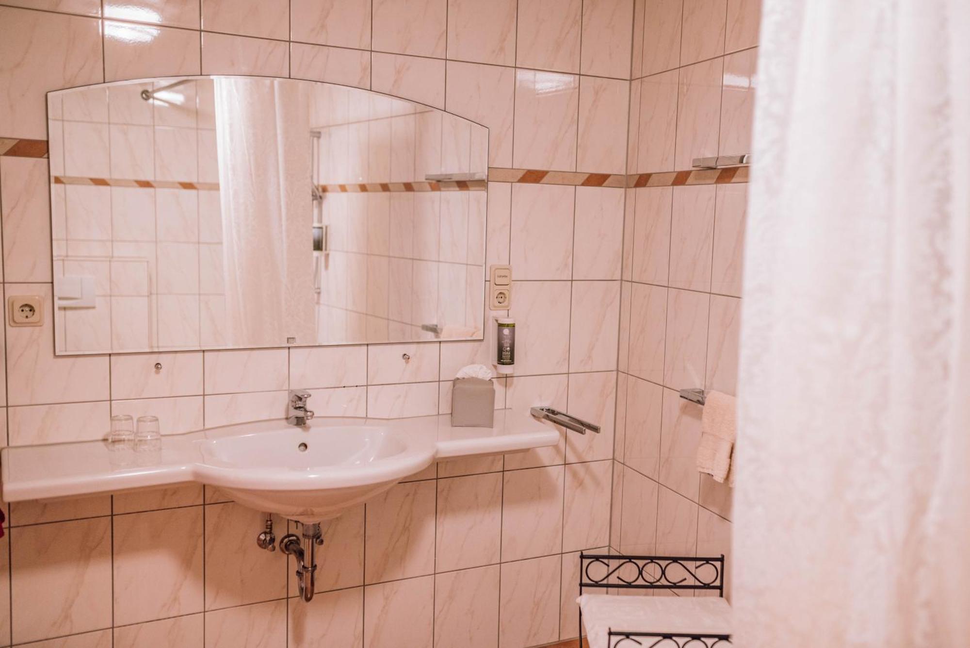 Hotel Schmidtburger Hof Weiler bei Monzingen Pokoj fotografie