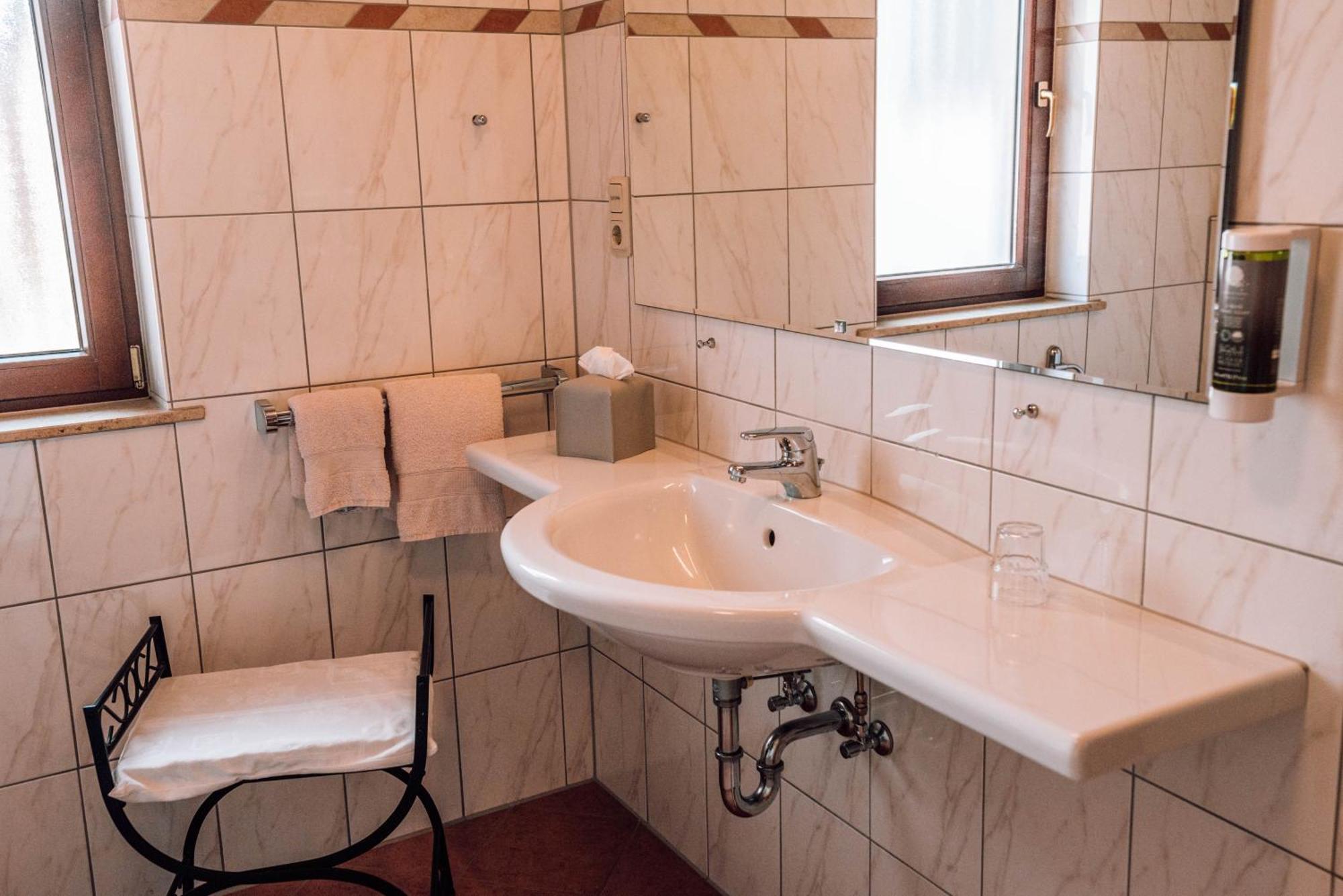 Hotel Schmidtburger Hof Weiler bei Monzingen Pokoj fotografie